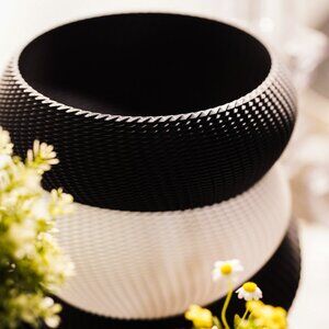 3D Printed Black Textured Fruit Bowl – Modern Woven-Style Decorative Centerpiece